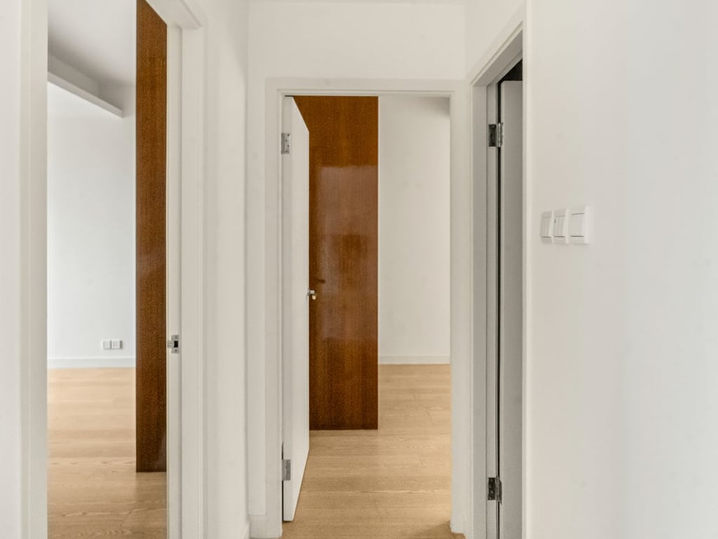 https://img.propertyraptor.com/cdn-cgi/imagedelivery/KD5bF_AFL0JDTbKLWF7z9g/ap8/ap8_001/hornet/prp/img/f78e5abc4ad831b7df1f84bc2a79e1d0.jpg/public