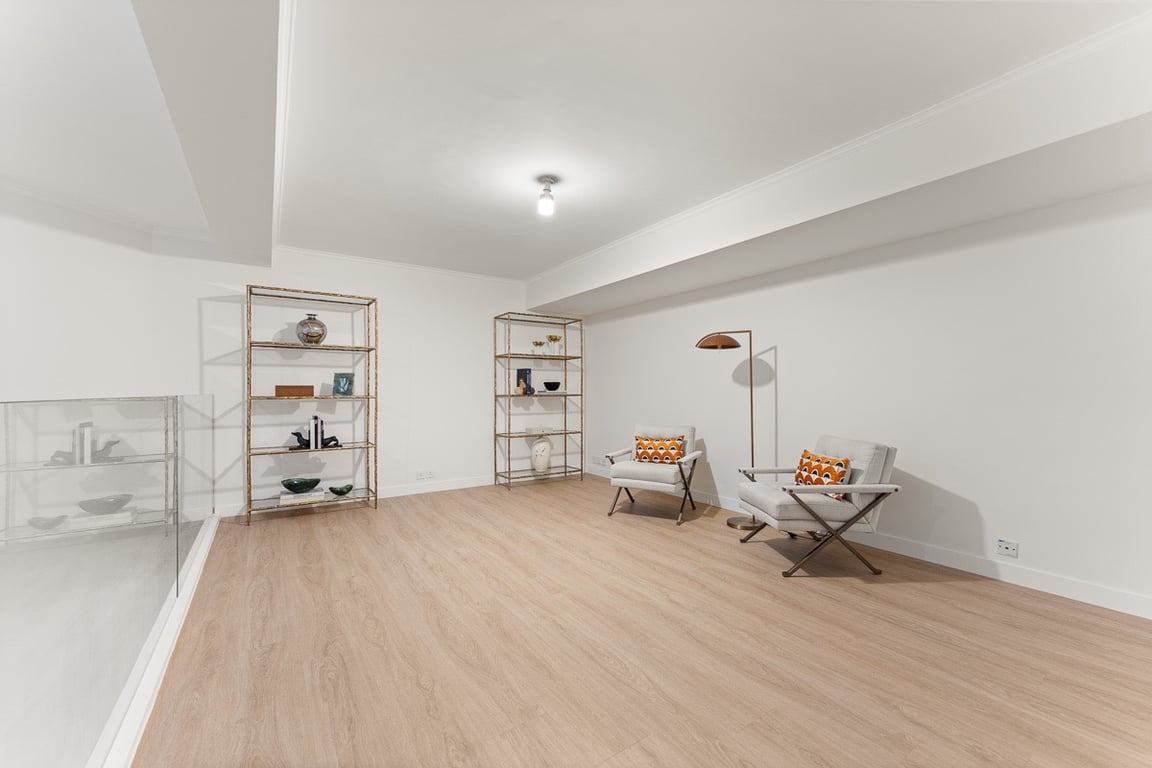 https://img.propertyraptor.com/cdn-cgi/imagedelivery/KD5bF_AFL0JDTbKLWF7z9g/ap8/ap8_001/hornet/prp/img/f7a93354aace2a028808346a0df03a38-wtm.jpg/public
