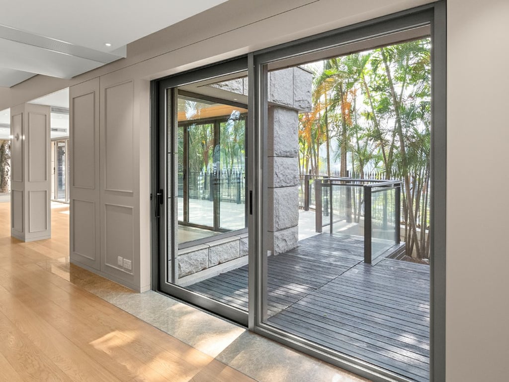 https://img.propertyraptor.com/cdn-cgi/imagedelivery/KD5bF_AFL0JDTbKLWF7z9g/ap8/ap8_001/hornet/prp/img/f7e8f05f9948c44de663952edcbbe940.jpg/public