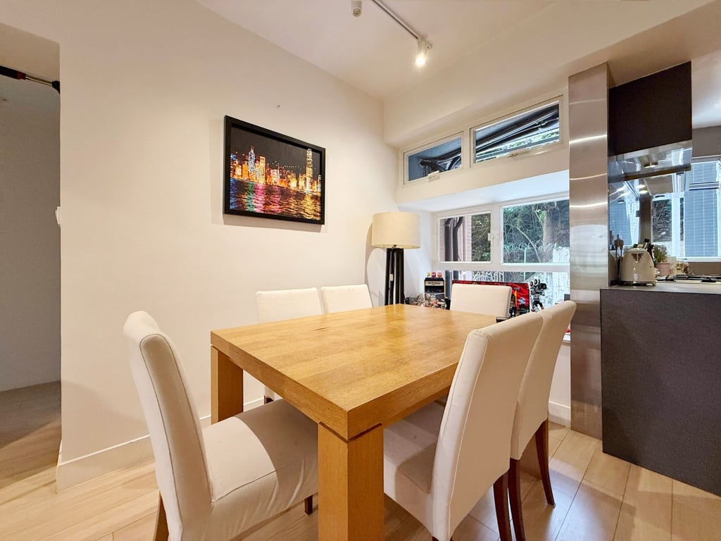 https://img.propertyraptor.com/cdn-cgi/imagedelivery/KD5bF_AFL0JDTbKLWF7z9g/ap8/ap8_001/hornet/prp/img/f7e962727bcb41e79e3bb56e17200858-wtm.jpg/public