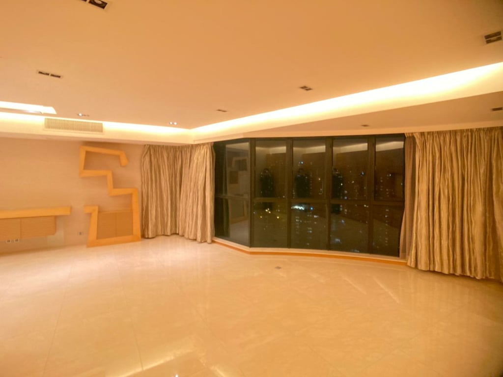 Dynasty Court