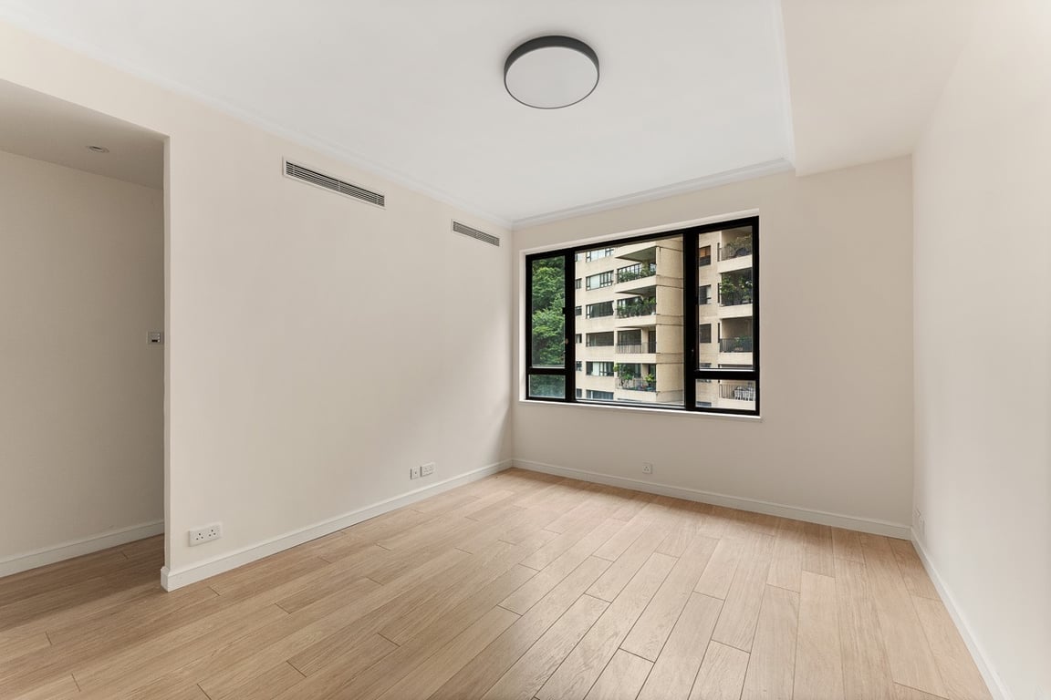 https://img.propertyraptor.com/cdn-cgi/imagedelivery/KD5bF_AFL0JDTbKLWF7z9g/ap8/ap8_001/hornet/prp/img/f80e6300b4e5a8dd2e0acbe68569fffc-wtm.jpg/public