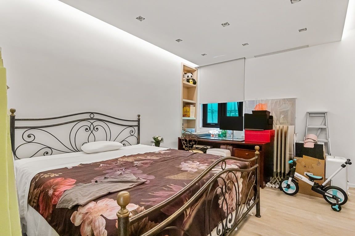 https://img.propertyraptor.com/cdn-cgi/imagedelivery/KD5bF_AFL0JDTbKLWF7z9g/ap8/ap8_001/hornet/prp/img/f815b1e980fba5898f6e47a7802e3fd9-wtm.jpg/public