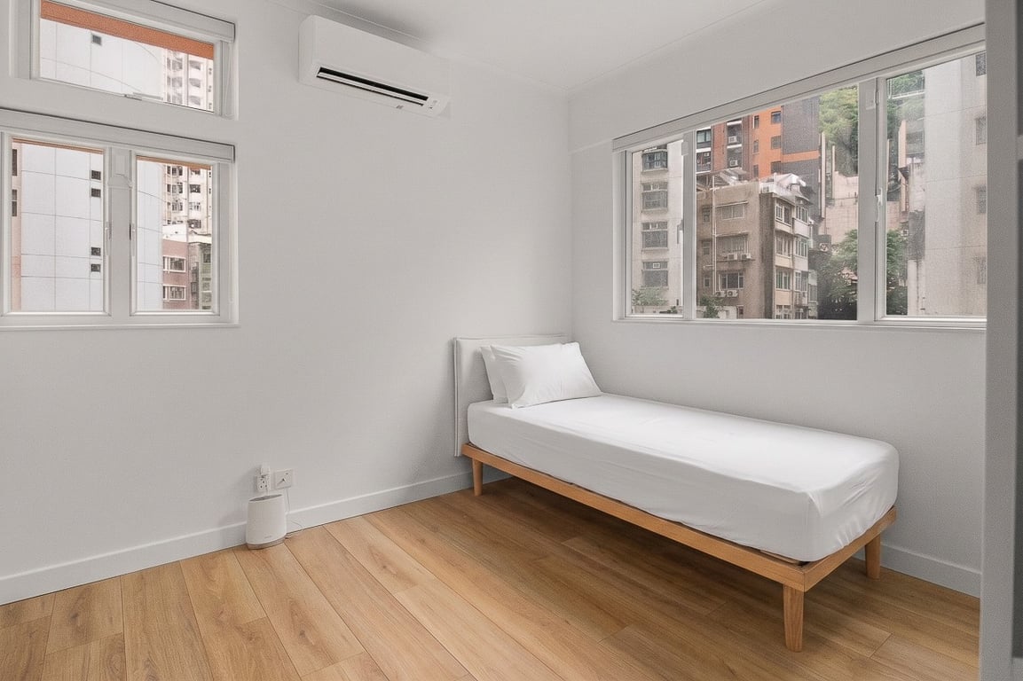 https://img.propertyraptor.com/cdn-cgi/imagedelivery/KD5bF_AFL0JDTbKLWF7z9g/ap8/ap8_001/hornet/prp/img/f8173165acb801ae43880e36d54c180c-wtm.jpg/public