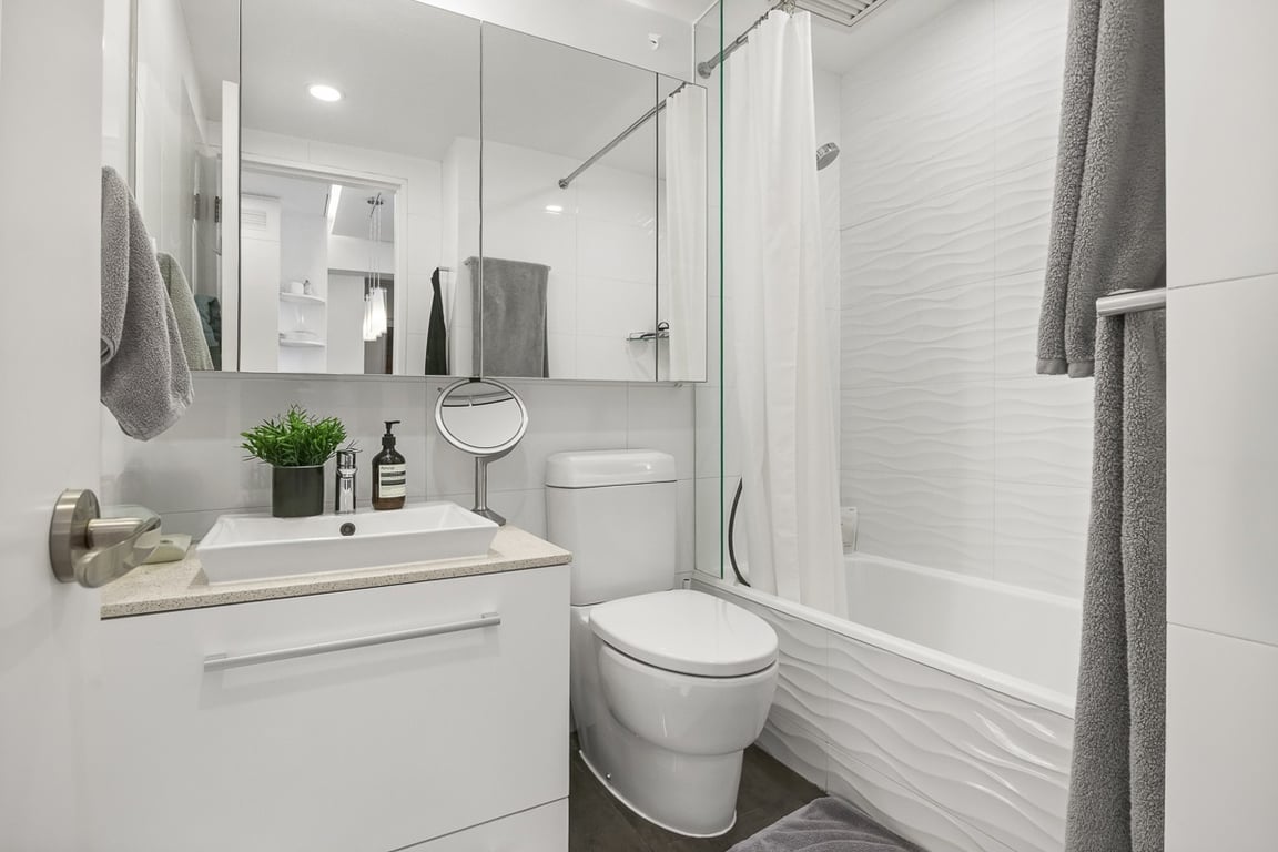 https://img.propertyraptor.com/cdn-cgi/imagedelivery/KD5bF_AFL0JDTbKLWF7z9g/ap8/ap8_001/hornet/prp/img/f85d2a6be68863e05087bef7ab2d5d2b-wtm.jpg/public