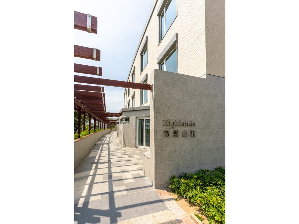 https://img.propertyraptor.com/cdn-cgi/imagedelivery/KD5bF_AFL0JDTbKLWF7z9g/ap8/ap8_001/hornet/prp/img/f87b8de418a418574d38122f38a6802a-wtm.jpg/public