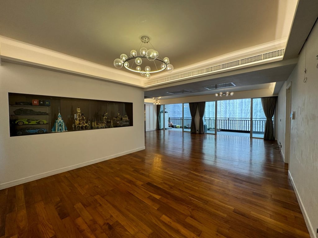 https://img.propertyraptor.com/cdn-cgi/imagedelivery/KD5bF_AFL0JDTbKLWF7z9g/ap8/ap8_001/hornet/prp/img/f8b38fa5f41514feb889a3fc7b15a01b-wtm.jpg/public