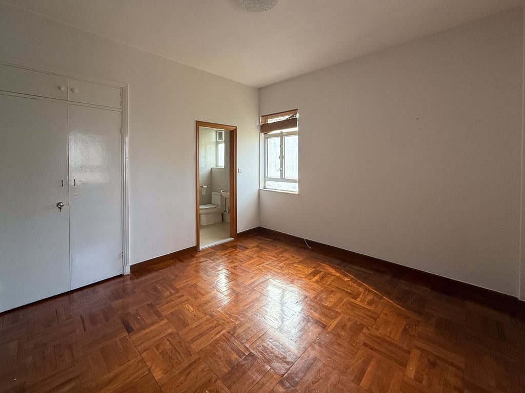 https://img.propertyraptor.com/cdn-cgi/imagedelivery/KD5bF_AFL0JDTbKLWF7z9g/ap8/ap8_001/hornet/prp/img/f8e30f4f496a647996f556574cf568c3-wtm.jpg/public