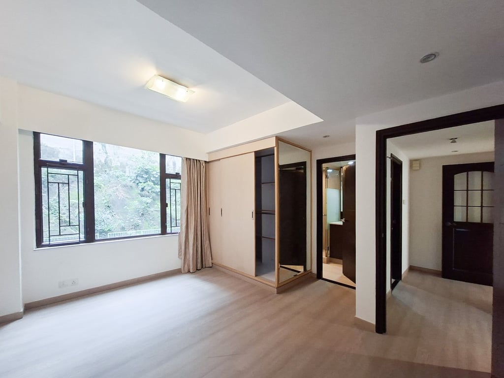 https://img.propertyraptor.com/cdn-cgi/imagedelivery/KD5bF_AFL0JDTbKLWF7z9g/ap8/ap8_001/hornet/prp/img/f8e906957b4896f424c2b3c8ecceb5be-wtm.jpg/public
