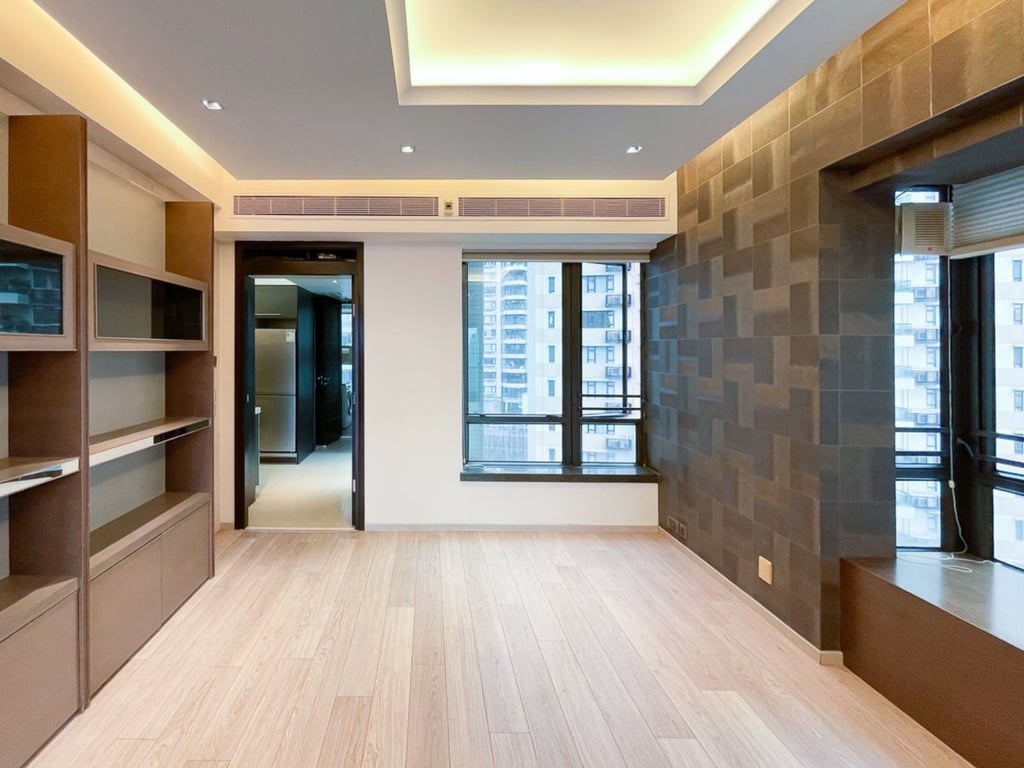 https://img.propertyraptor.com/cdn-cgi/imagedelivery/KD5bF_AFL0JDTbKLWF7z9g/ap8/ap8_001/hornet/prp/img/f8ecf47f910713996128c66eaeb75636.jpg/public