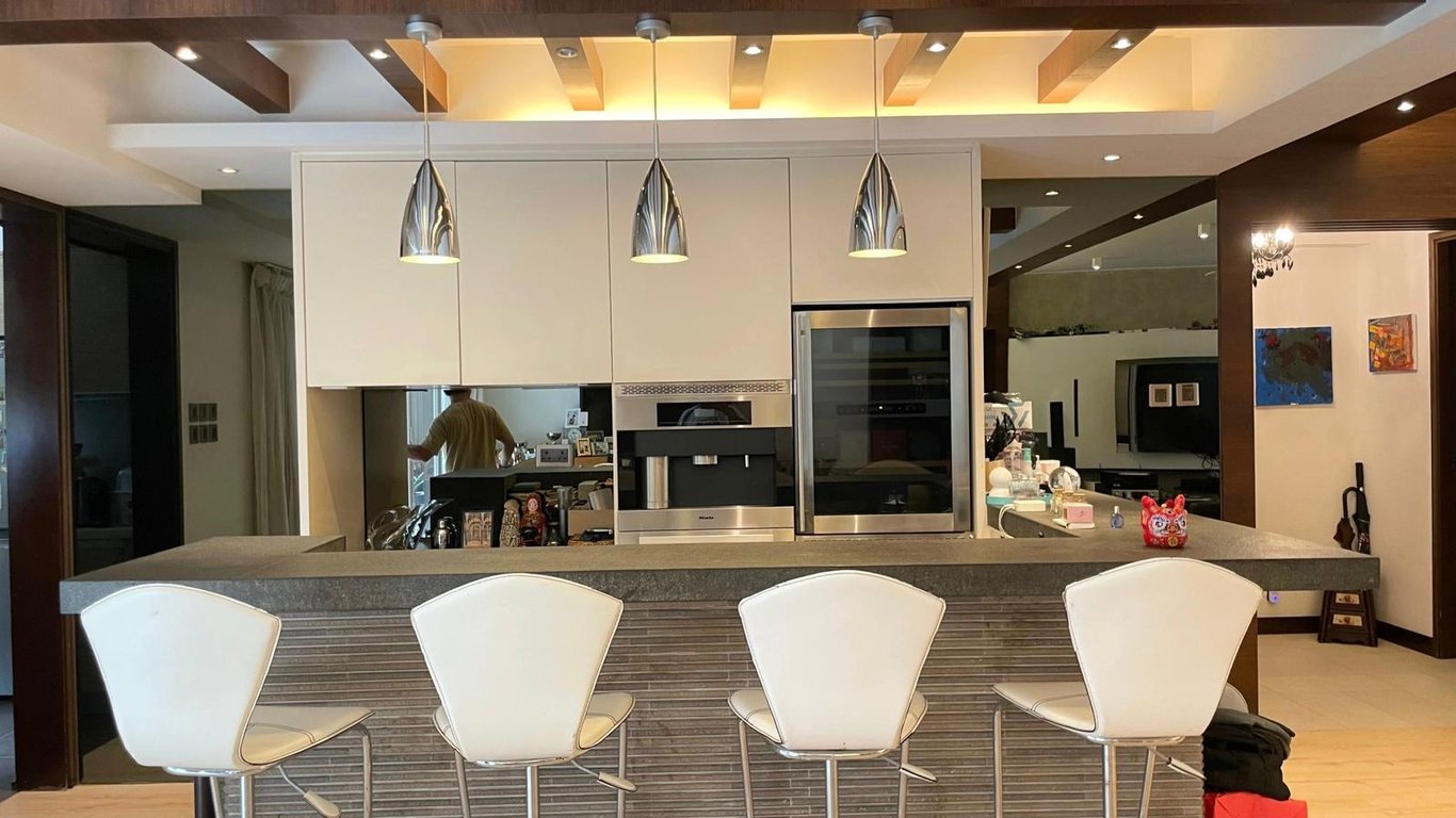 https://img.propertyraptor.com/cdn-cgi/imagedelivery/KD5bF_AFL0JDTbKLWF7z9g/ap8/ap8_001/hornet/prp/img/f92e6d364bf20cc1c16f7300c3289d63-wtm.jpg/public