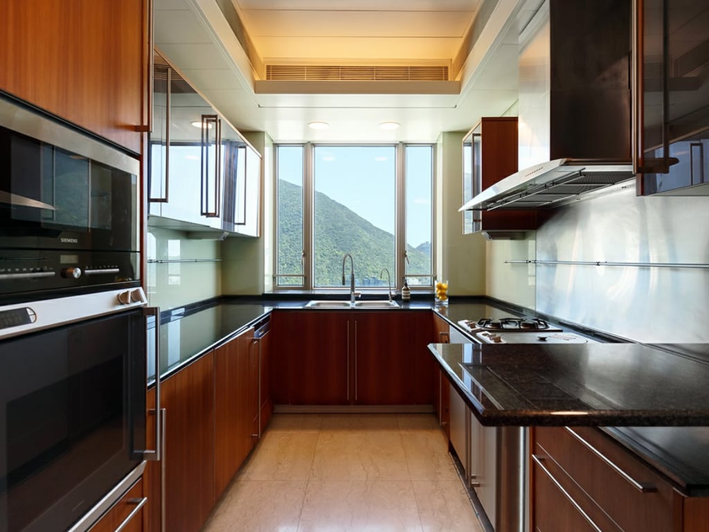 https://img.propertyraptor.com/cdn-cgi/imagedelivery/KD5bF_AFL0JDTbKLWF7z9g/ap8/ap8_001/hornet/prp/img/f967cd4529129279d90e33134d7a433d.jpg/public