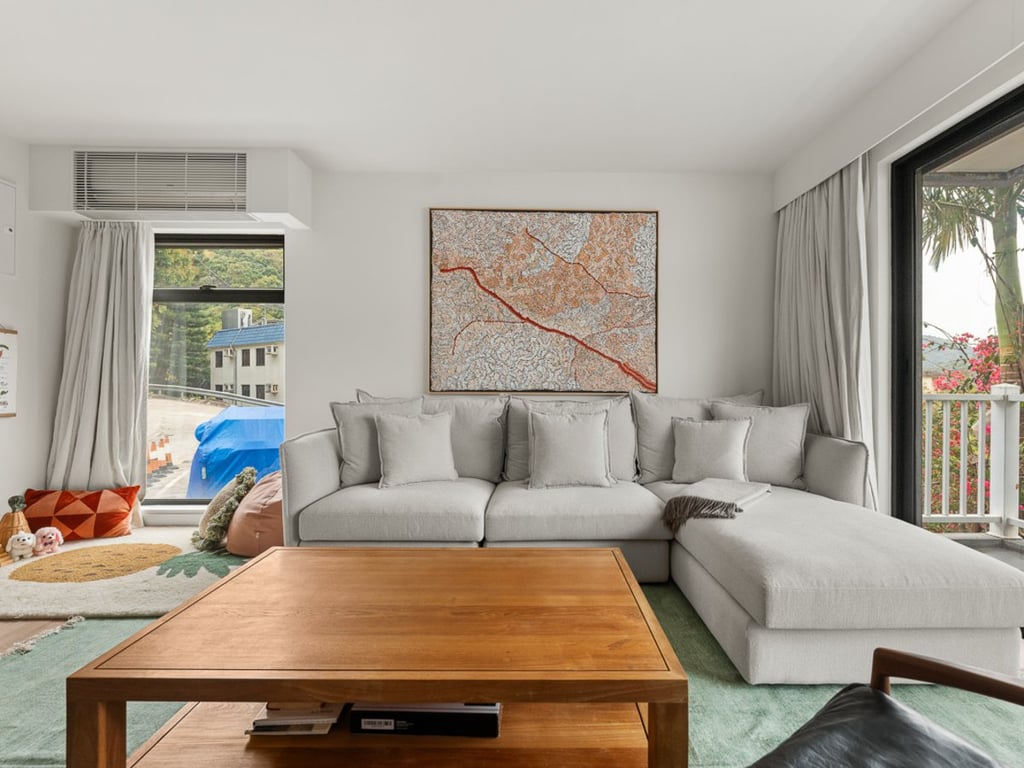 https://img.propertyraptor.com/cdn-cgi/imagedelivery/KD5bF_AFL0JDTbKLWF7z9g/ap8/ap8_001/hornet/prp/img/f96fea52c047b1ceb054a879cf1725d4.jpg/public
