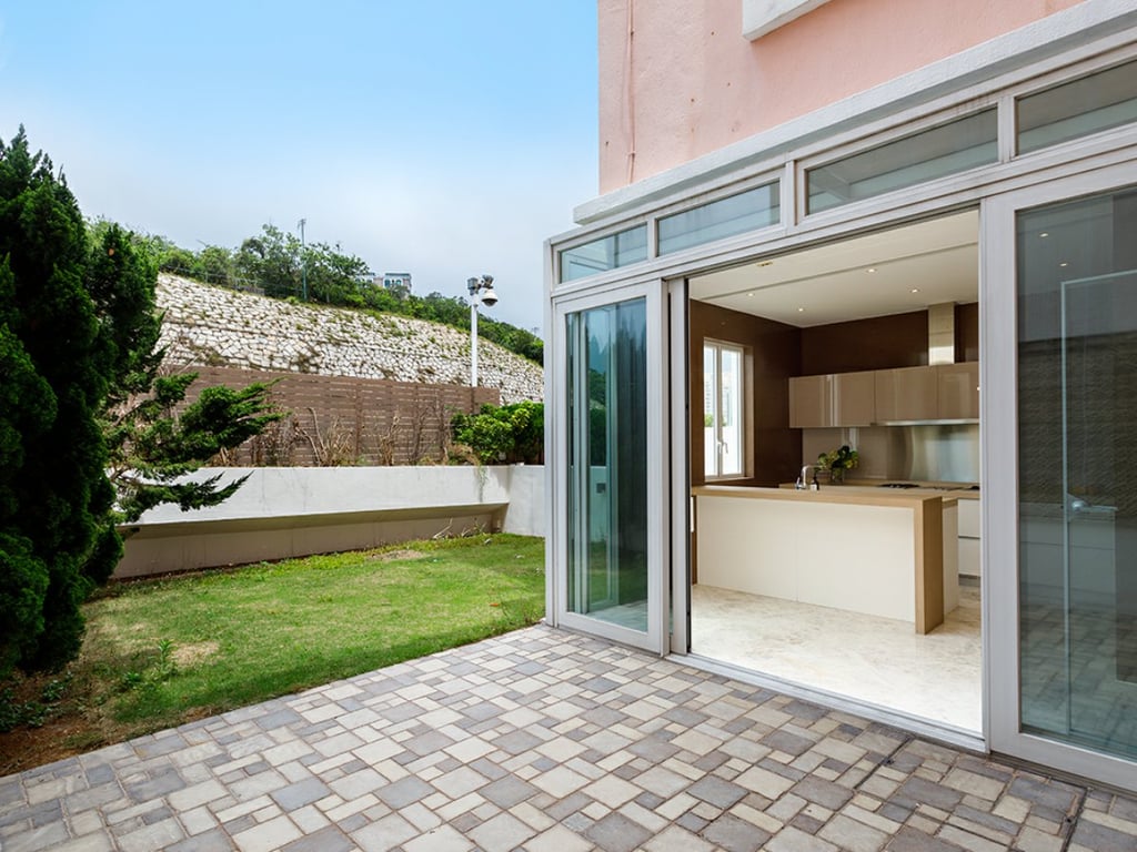 Redhill Peninsula - Palm Drive