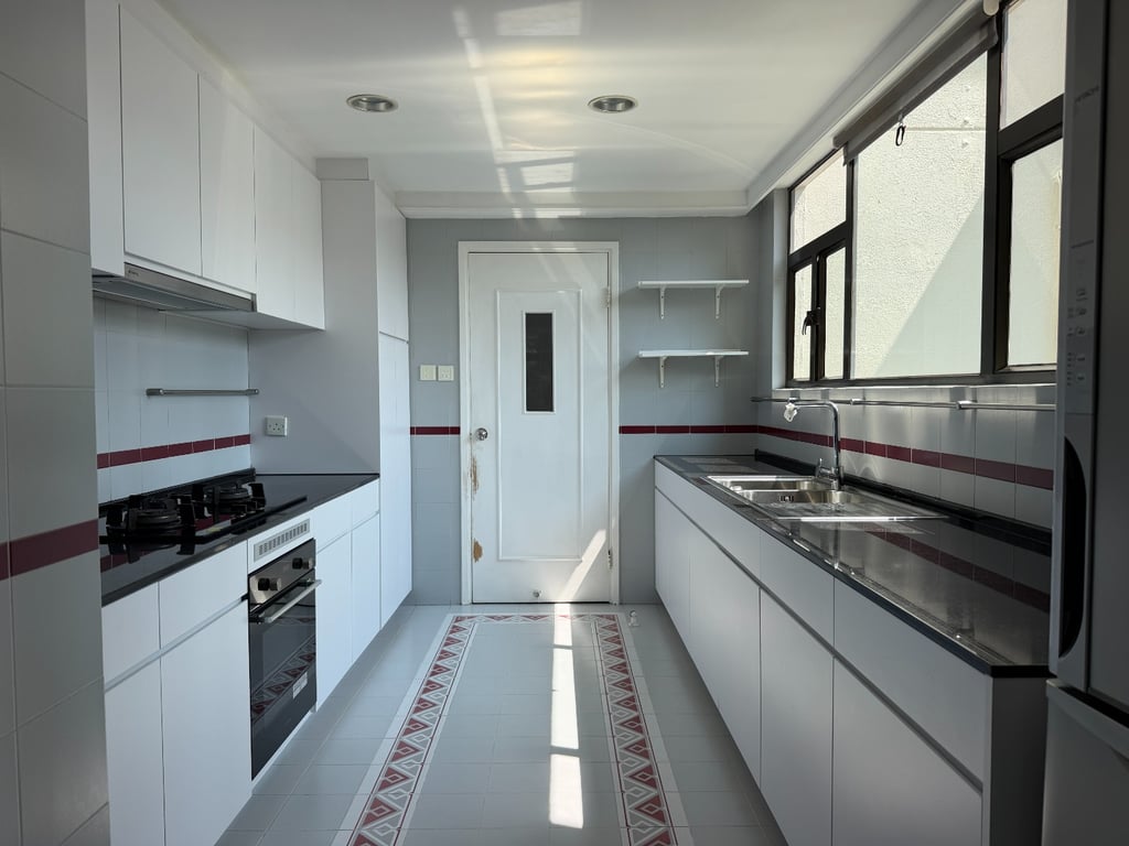 https://img.propertyraptor.com/cdn-cgi/imagedelivery/KD5bF_AFL0JDTbKLWF7z9g/ap8/ap8_001/hornet/prp/img/f975f95080f6e9864710e7046936366c-wtm.jpg/public