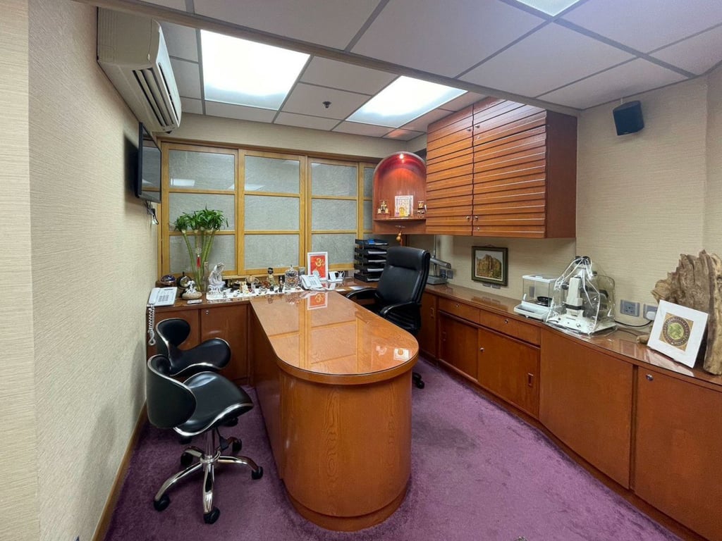 https://img.propertyraptor.com/cdn-cgi/imagedelivery/KD5bF_AFL0JDTbKLWF7z9g/ap8/ap8_001/hornet/prp/img/f986559455413d34c0cda2ff0bc85130.jpg/public