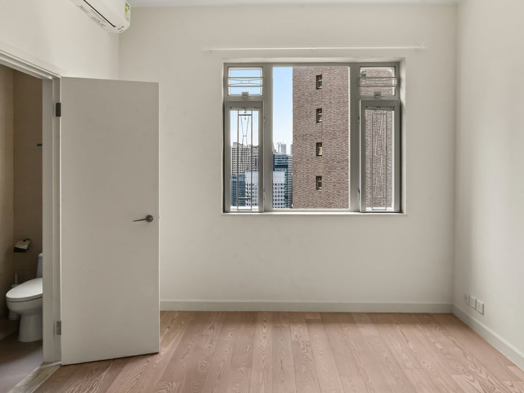 https://img.propertyraptor.com/cdn-cgi/imagedelivery/KD5bF_AFL0JDTbKLWF7z9g/ap8/ap8_001/hornet/prp/img/f996b54ddb4071f977fc7c63520f3bba.jpg/public