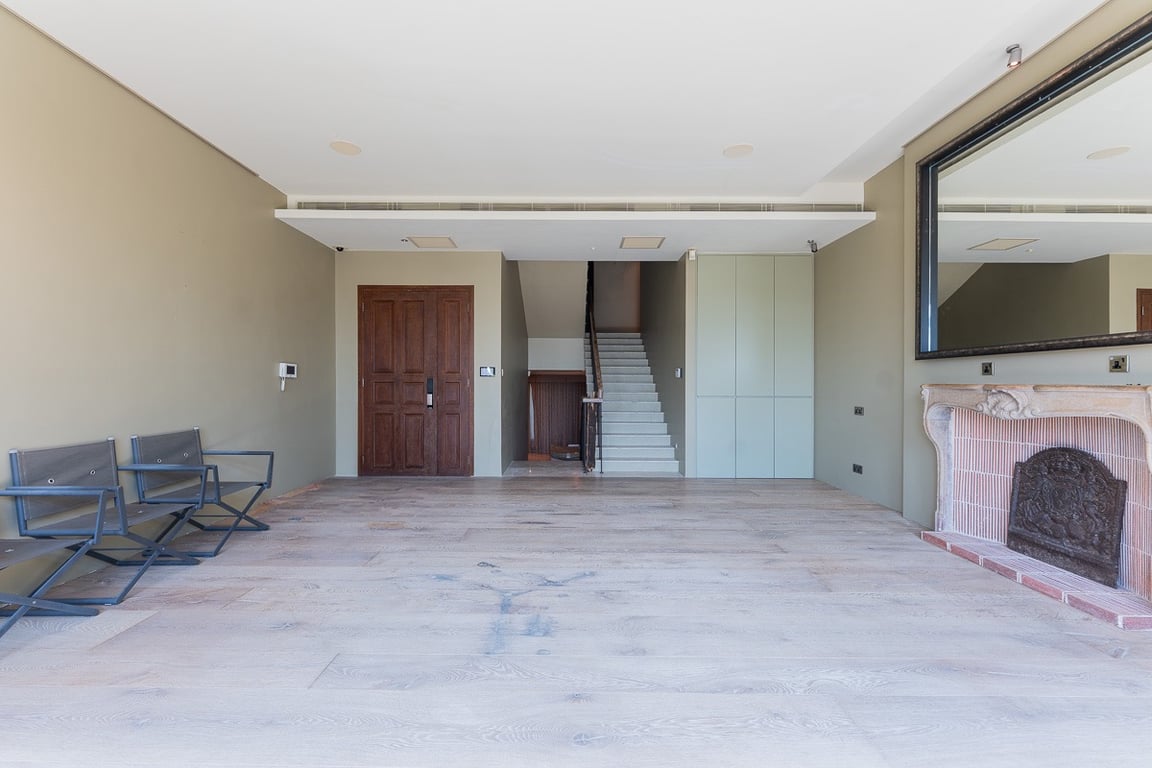 https://img.propertyraptor.com/cdn-cgi/imagedelivery/KD5bF_AFL0JDTbKLWF7z9g/ap8/ap8_001/hornet/prp/img/f9ba0457883b6a70ae5d45f31fc06f9a-wtm.jpg/public