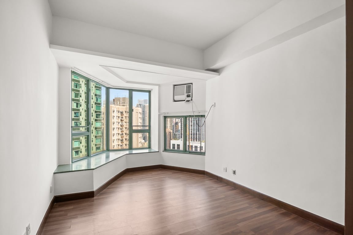 https://img.propertyraptor.com/cdn-cgi/imagedelivery/KD5bF_AFL0JDTbKLWF7z9g/ap8/ap8_001/hornet/prp/img/f9c52eec7497fe3f39fbe483f4ef59c4-wtm.jpg/public