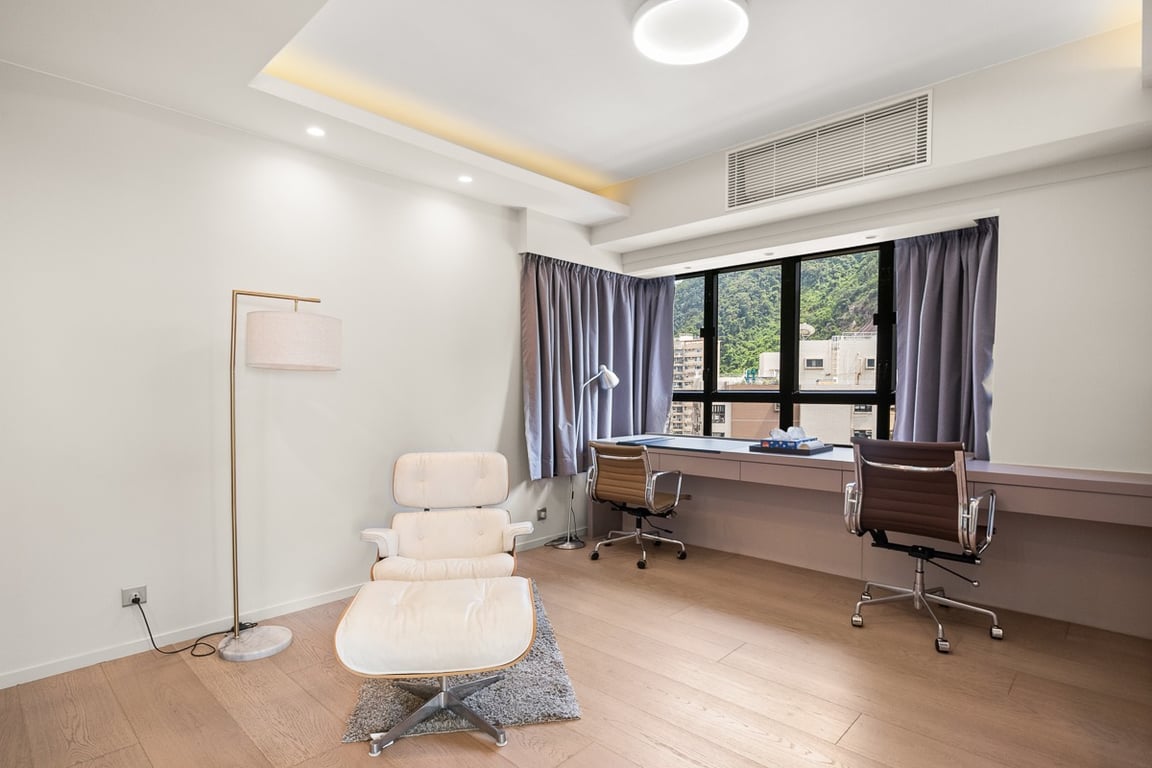 https://img.propertyraptor.com/cdn-cgi/imagedelivery/KD5bF_AFL0JDTbKLWF7z9g/ap8/ap8_001/hornet/prp/img/f9fb69f246584a1bf4bd0987ebcda8b1-wtm.jpg/public