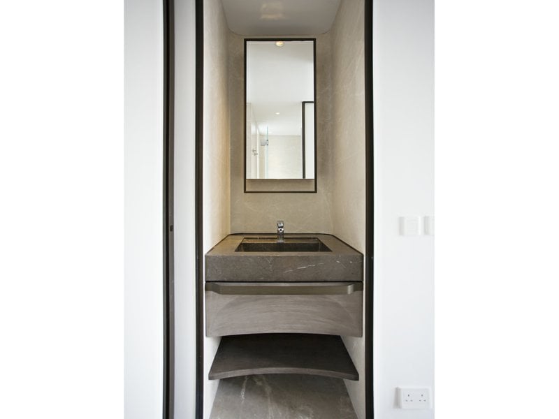 https://img.propertyraptor.com/cdn-cgi/imagedelivery/KD5bF_AFL0JDTbKLWF7z9g/ap8/ap8_001/hornet/prp/img/fa38bbc70193de33805a702674c19543.jpg/public