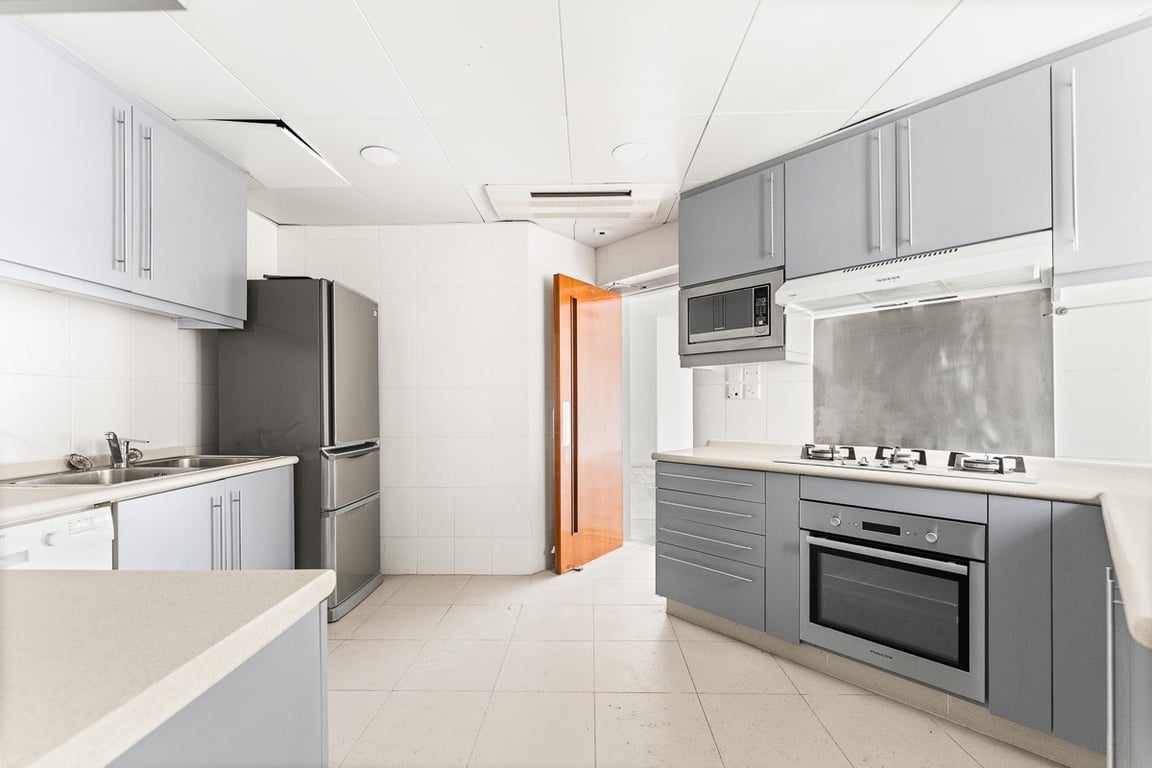 https://img.propertyraptor.com/cdn-cgi/imagedelivery/KD5bF_AFL0JDTbKLWF7z9g/ap8/ap8_001/hornet/prp/img/fa628b744240d3cd75a0675e61beb2d9-wtm.jpg/public