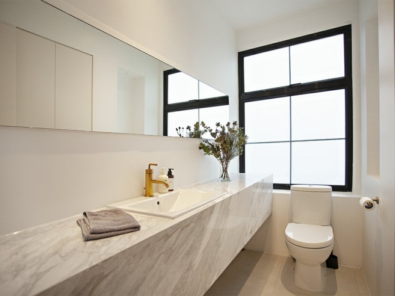 https://img.propertyraptor.com/cdn-cgi/imagedelivery/KD5bF_AFL0JDTbKLWF7z9g/ap8/ap8_001/hornet/prp/img/fa74a4e0ccce3d0284206fd9c46ff9c3.jpg/public