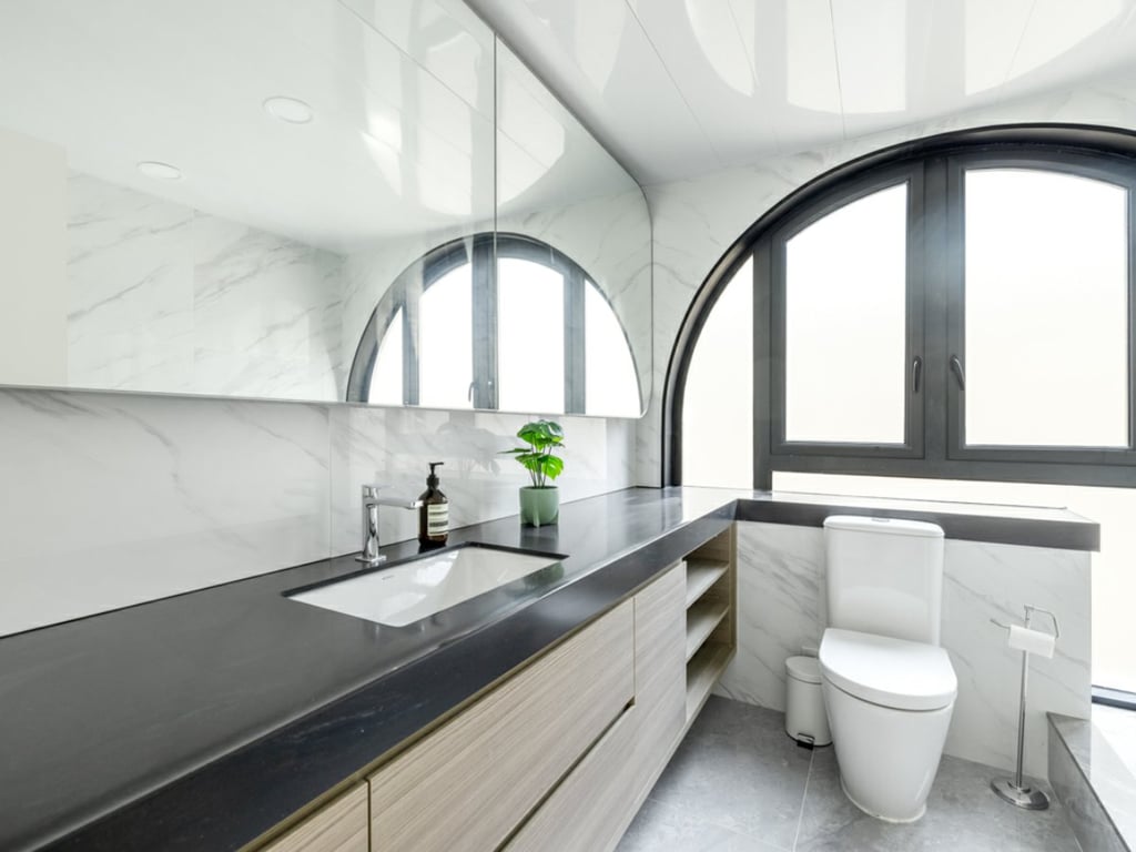 https://img.propertyraptor.com/cdn-cgi/imagedelivery/KD5bF_AFL0JDTbKLWF7z9g/ap8/ap8_001/hornet/prp/img/fa7ce85f81d0c45c3cc2afe6c4aa0bc1.jpg/public