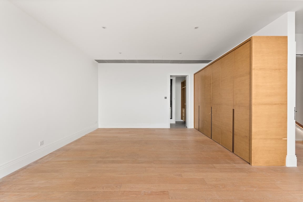 https://img.propertyraptor.com/cdn-cgi/imagedelivery/KD5bF_AFL0JDTbKLWF7z9g/ap8/ap8_001/hornet/prp/img/fa9dbd6155f6d46bd5c5e4cacadd44f7-wtm.jpg/public