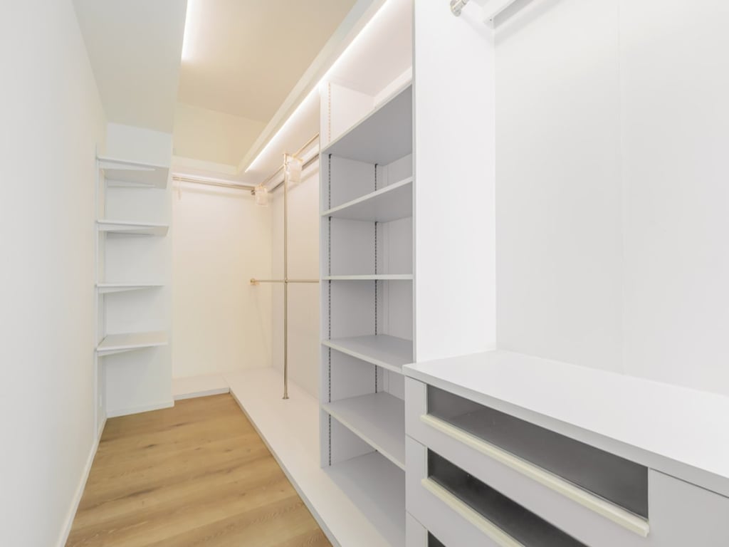 https://img.propertyraptor.com/cdn-cgi/imagedelivery/KD5bF_AFL0JDTbKLWF7z9g/ap8/ap8_001/hornet/prp/img/fab1babec992172d64878de4f6bd3267.jpg/public