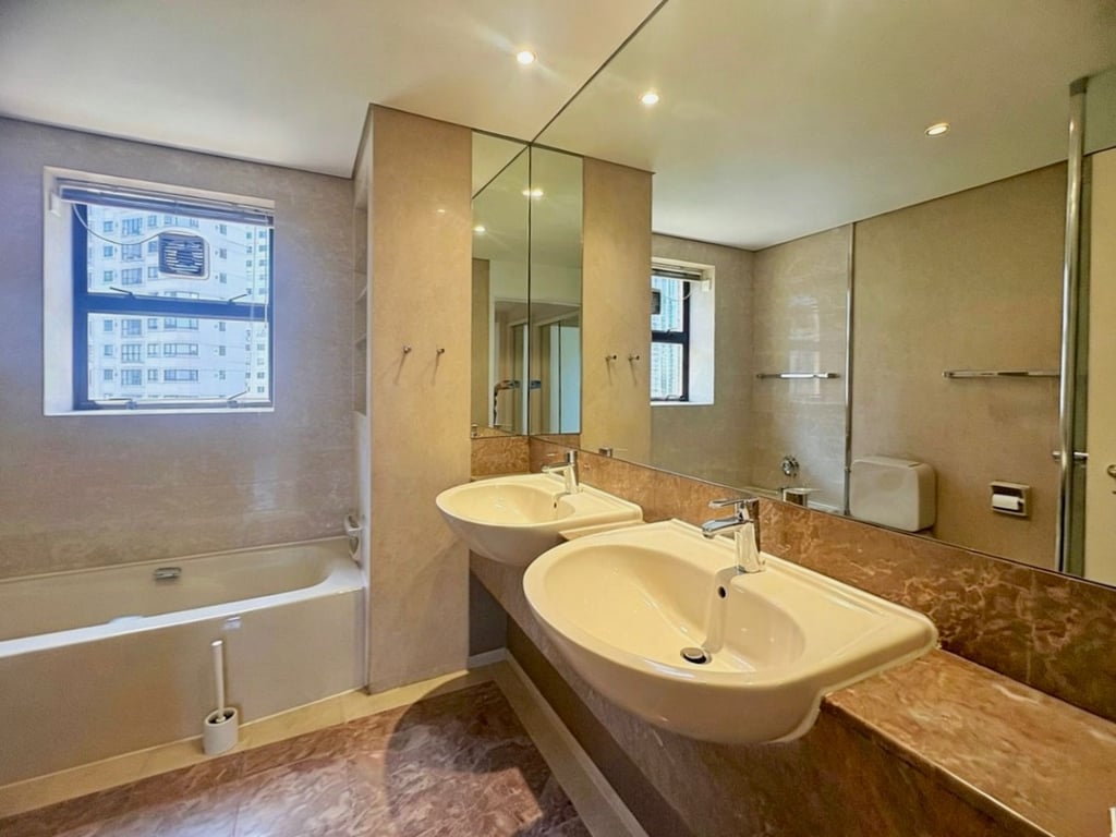 https://img.propertyraptor.com/cdn-cgi/imagedelivery/KD5bF_AFL0JDTbKLWF7z9g/ap8/ap8_001/hornet/prp/img/fb33b09a80ec58bae85cbee42e84bb1d-wtm.jpg/public