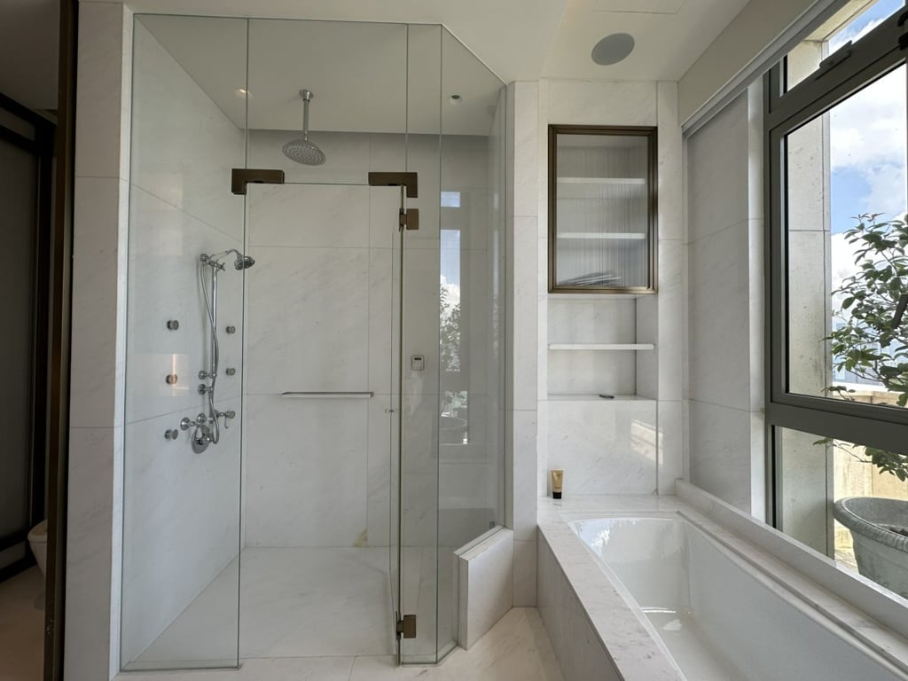https://img.propertyraptor.com/cdn-cgi/imagedelivery/KD5bF_AFL0JDTbKLWF7z9g/ap8/ap8_001/hornet/prp/img/fb3439df7fb3080c8bd32cce20d95c0e.jpg/public