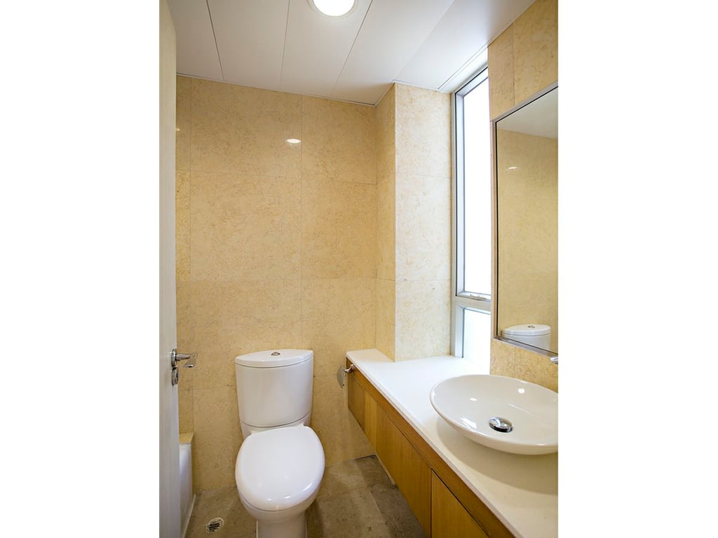 https://img.propertyraptor.com/cdn-cgi/imagedelivery/KD5bF_AFL0JDTbKLWF7z9g/ap8/ap8_001/hornet/prp/img/fb574cfd9ccccf42bbeb691c45d1668b.jpg/public