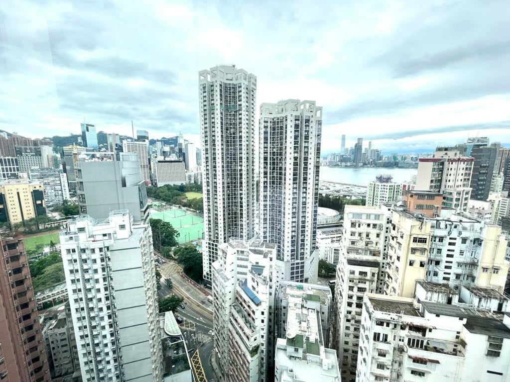 https://img.propertyraptor.com/cdn-cgi/imagedelivery/KD5bF_AFL0JDTbKLWF7z9g/ap8/ap8_001/hornet/prp/img/fb8f14c591bd34820202cd0a7f804c57-wtm.jpg/public