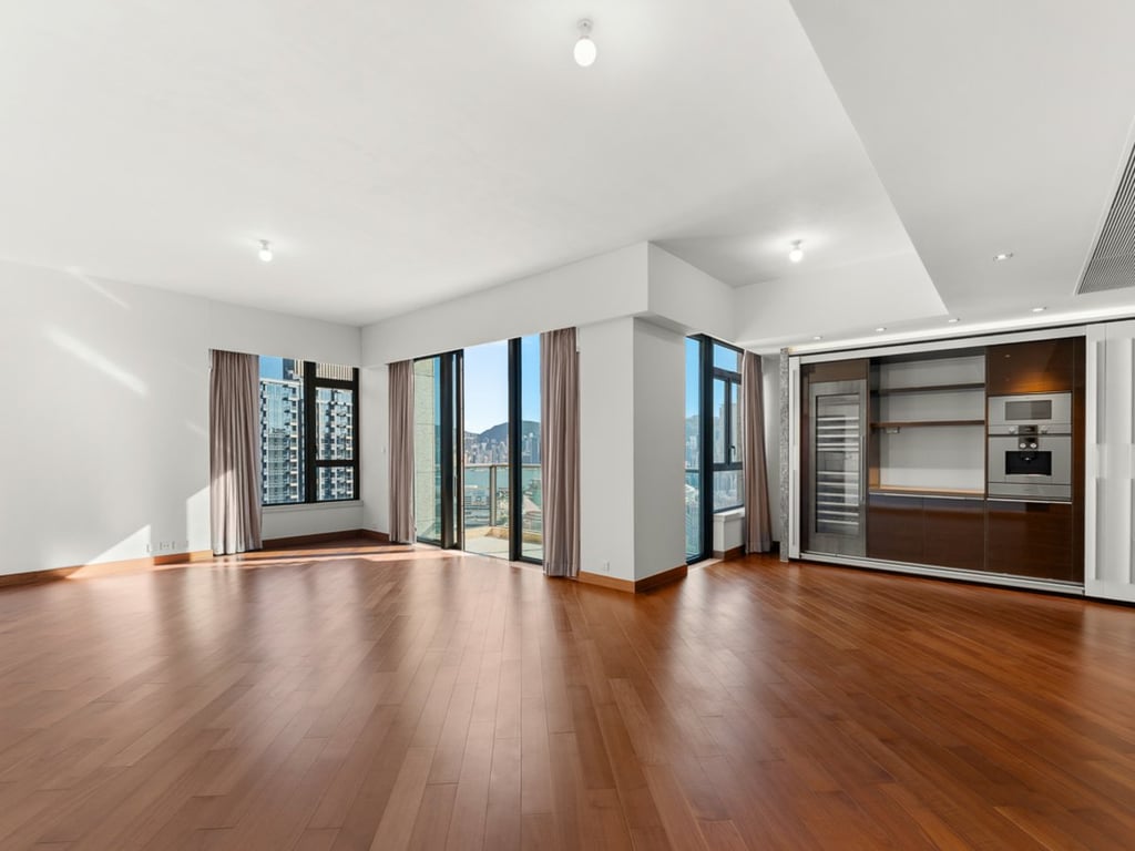 https://img.propertyraptor.com/cdn-cgi/imagedelivery/KD5bF_AFL0JDTbKLWF7z9g/ap8/ap8_001/hornet/prp/img/fb9391c7139e8b14820afdfde390daa7-wtm.jpg/public
