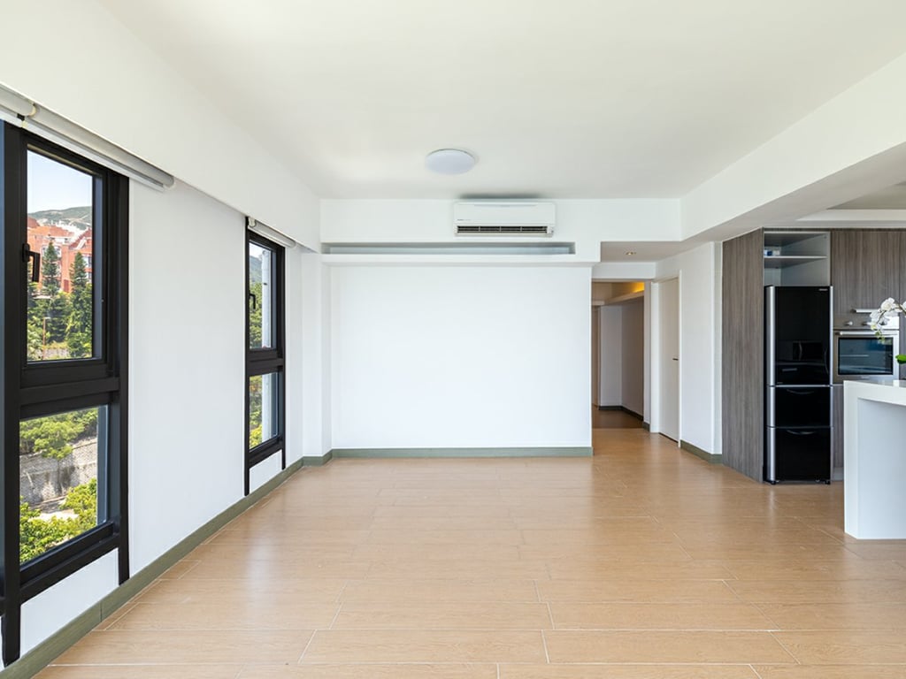 https://img.propertyraptor.com/cdn-cgi/imagedelivery/KD5bF_AFL0JDTbKLWF7z9g/ap8/ap8_001/hornet/prp/img/fba594329b91a87fd07237bb813afa58.jpg/public