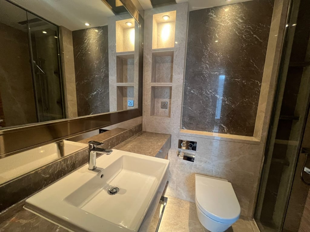 https://img.propertyraptor.com/cdn-cgi/imagedelivery/KD5bF_AFL0JDTbKLWF7z9g/ap8/ap8_001/hornet/prp/img/fbc791af301612bcbb98a3c5320fa8d3-wtm.jpg/public