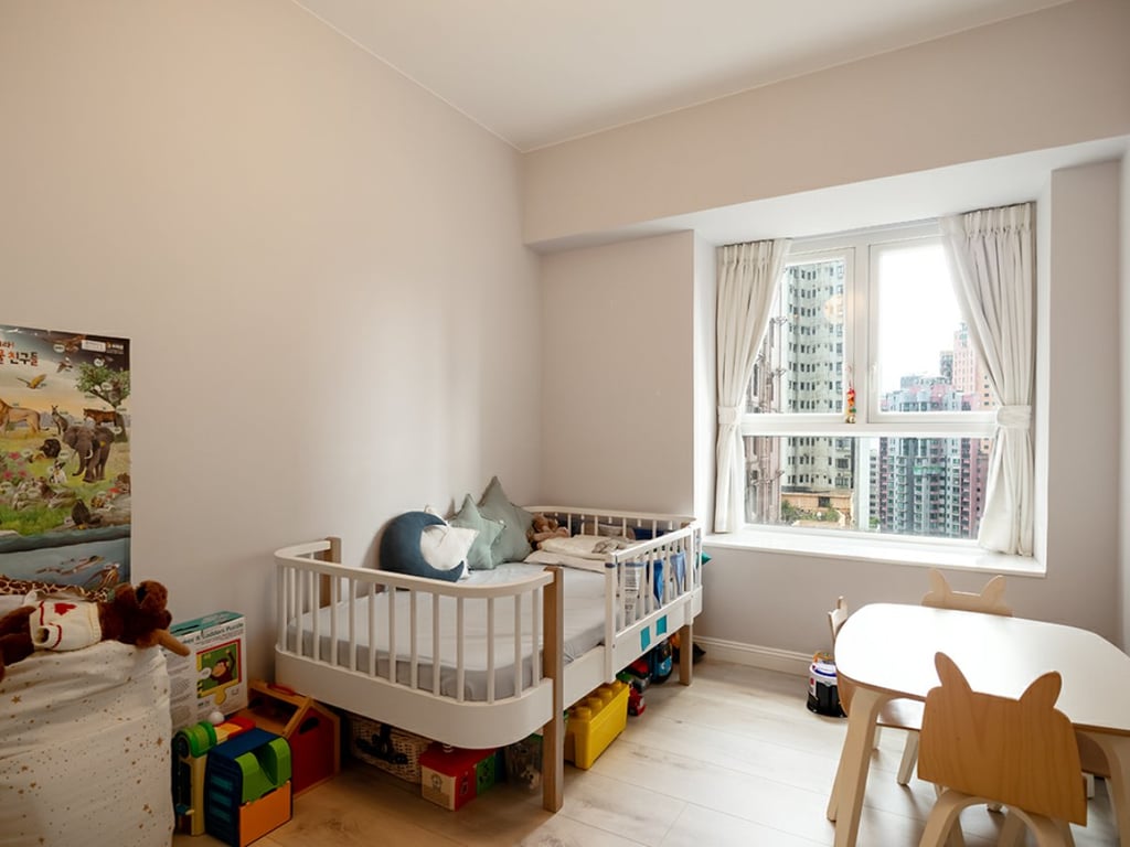 https://img.propertyraptor.com/cdn-cgi/imagedelivery/KD5bF_AFL0JDTbKLWF7z9g/ap8/ap8_001/hornet/prp/img/fbdbf3b08eb0fe2d561eff4ce257d706.jpg/public