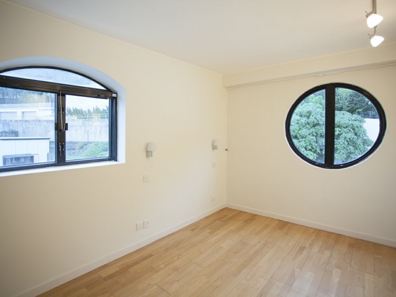 https://img.propertyraptor.com/cdn-cgi/imagedelivery/KD5bF_AFL0JDTbKLWF7z9g/ap8/ap8_001/hornet/prp/img/fbf93e9e4760f9db7f10614e1ba620d5.jpg/public