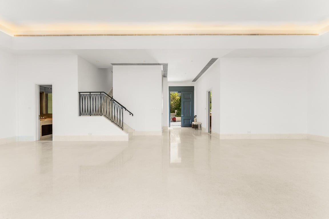 https://img.propertyraptor.com/cdn-cgi/imagedelivery/KD5bF_AFL0JDTbKLWF7z9g/ap8/ap8_001/hornet/prp/img/fc204ebc8efdd3b79ef412e98ce6f51d-wtm.jpg/public