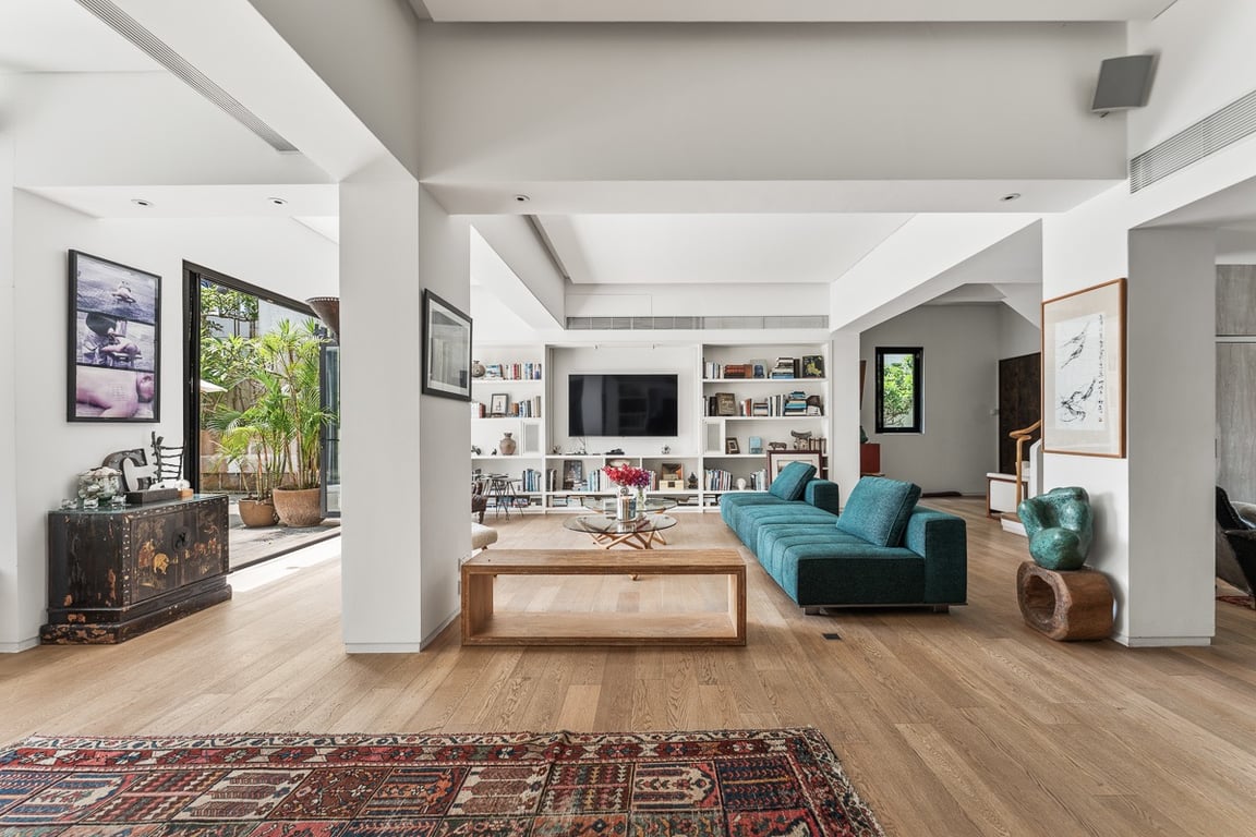 https://img.propertyraptor.com/cdn-cgi/imagedelivery/KD5bF_AFL0JDTbKLWF7z9g/ap8/ap8_001/hornet/prp/img/fc3c4bbd4e6bc603dc76881e2f314915-wtm.jpg/public