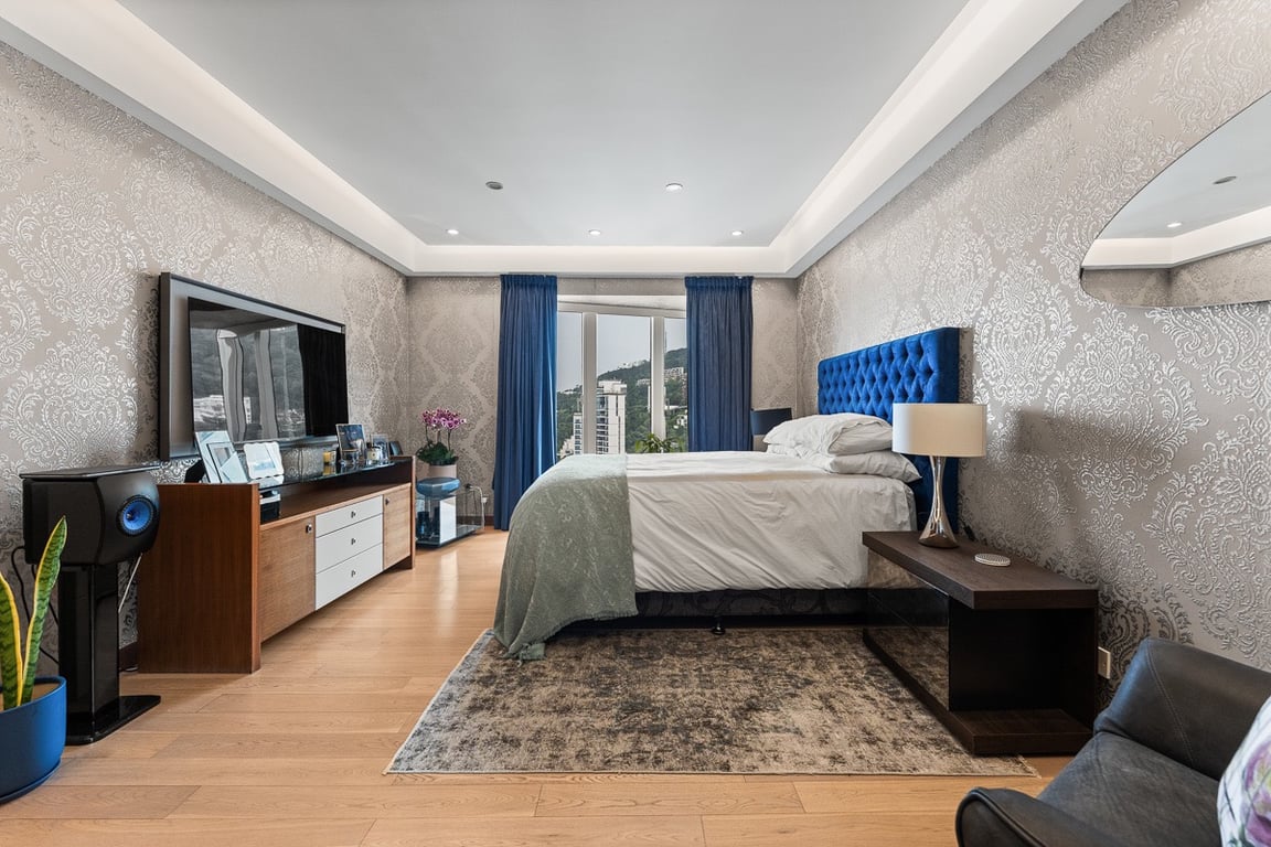 https://img.propertyraptor.com/cdn-cgi/imagedelivery/KD5bF_AFL0JDTbKLWF7z9g/ap8/ap8_001/hornet/prp/img/fc496a2c7ec3f43bcc040a959162d666-wtm.jpg/public
