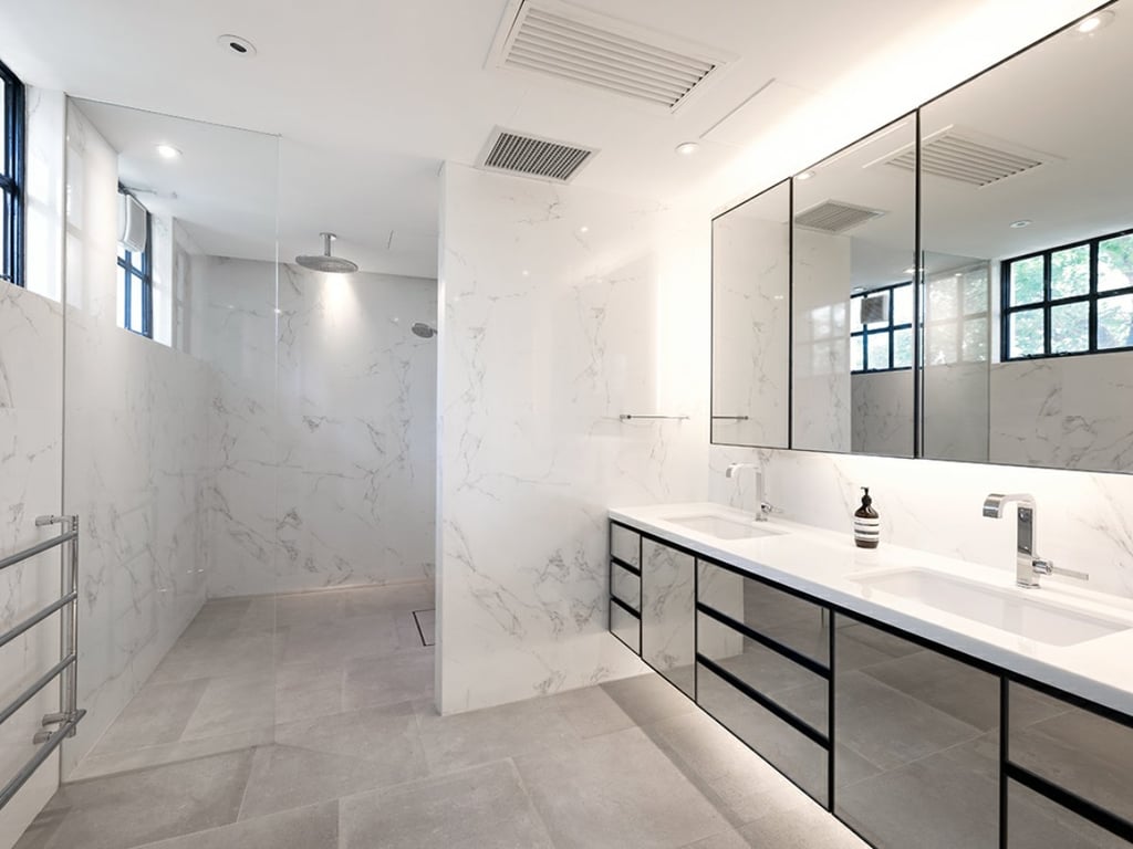 https://img.propertyraptor.com/cdn-cgi/imagedelivery/KD5bF_AFL0JDTbKLWF7z9g/ap8/ap8_001/hornet/prp/img/fc59f69f47c44f94183ecb55dc929727.jpg/public
