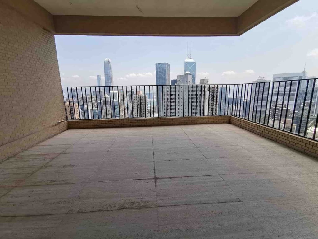 https://img.propertyraptor.com/cdn-cgi/imagedelivery/KD5bF_AFL0JDTbKLWF7z9g/ap8/ap8_001/hornet/prp/img/fc646880c0db47c062228c33eb3e7c67-wtm.jpg/public