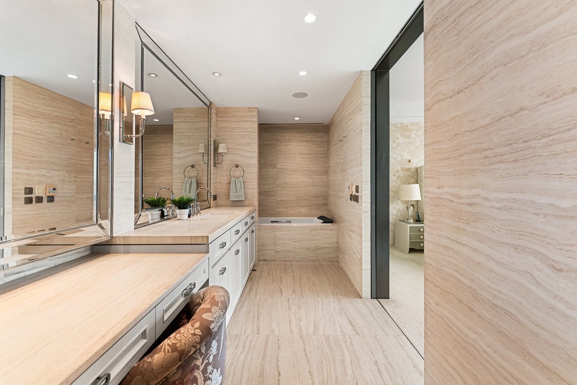 https://img.propertyraptor.com/cdn-cgi/imagedelivery/KD5bF_AFL0JDTbKLWF7z9g/ap8/ap8_001/hornet/prp/img/fc69b0f0d81cba7a775b5af44e432430-wtm.jpg/public