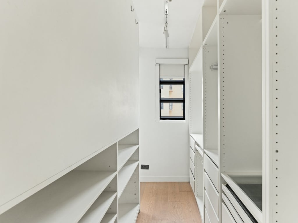 https://img.propertyraptor.com/cdn-cgi/imagedelivery/KD5bF_AFL0JDTbKLWF7z9g/ap8/ap8_001/hornet/prp/img/fc6adc9564920db833942c53212e5465-wtm.jpg/public