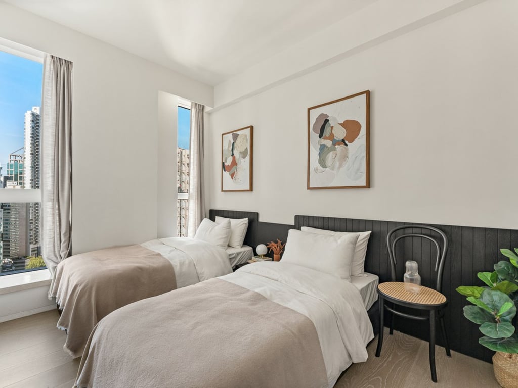 https://img.propertyraptor.com/cdn-cgi/imagedelivery/KD5bF_AFL0JDTbKLWF7z9g/ap8/ap8_001/hornet/prp/img/fc827a9ebd6749040b1b74c6b99a112f.jpg/public