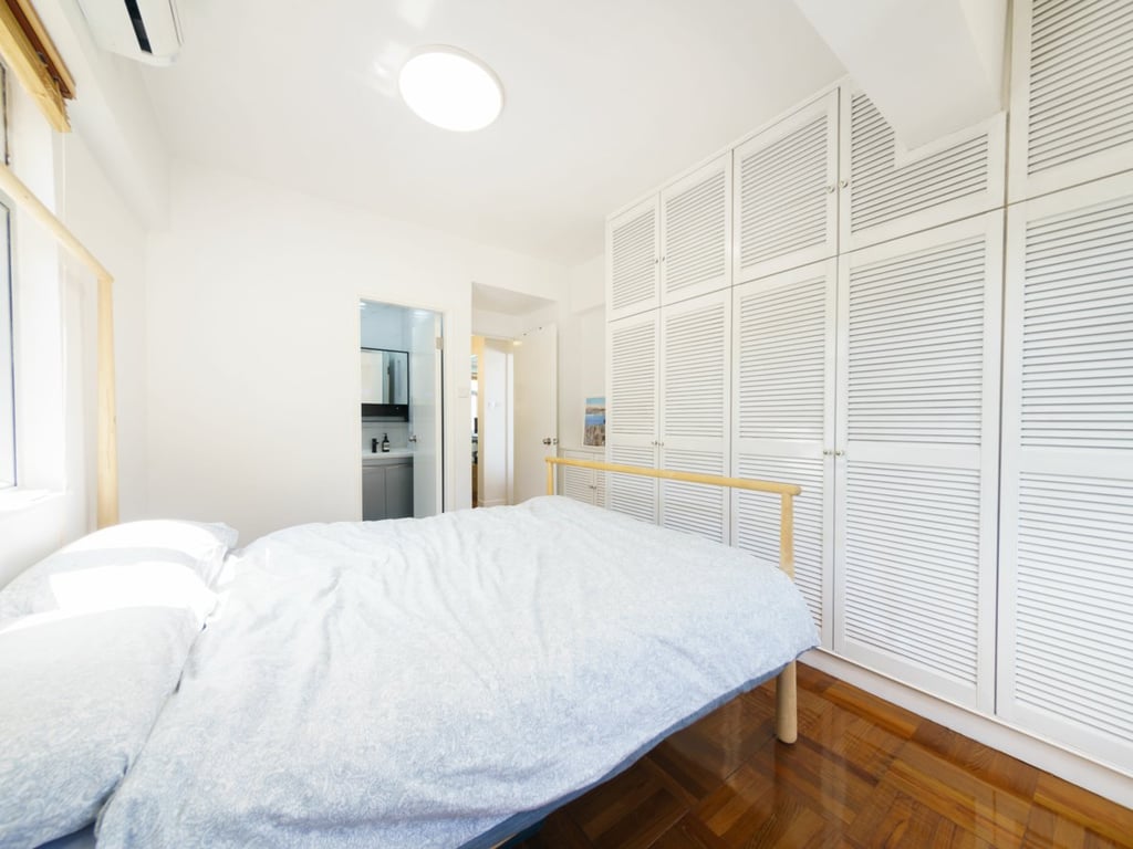 https://img.propertyraptor.com/cdn-cgi/imagedelivery/KD5bF_AFL0JDTbKLWF7z9g/ap8/ap8_001/hornet/prp/img/fcd23f71632899aec6433466e6fbe4aa.jpg/public