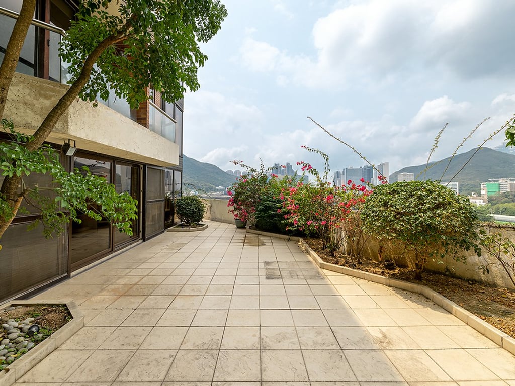 https://img.propertyraptor.com/cdn-cgi/imagedelivery/KD5bF_AFL0JDTbKLWF7z9g/ap8/ap8_001/hornet/prp/img/fd04b6024b818deb7edc3d67a7c72803.jpg/public