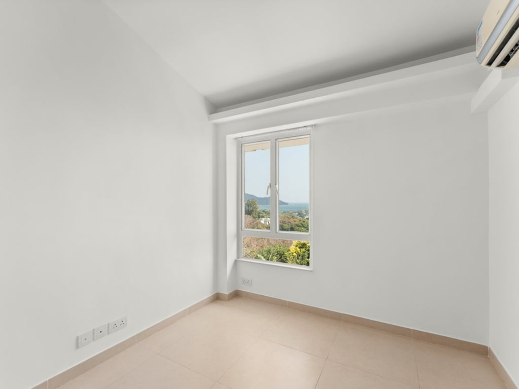 https://img.propertyraptor.com/cdn-cgi/imagedelivery/KD5bF_AFL0JDTbKLWF7z9g/ap8/ap8_001/hornet/prp/img/fd1c28a6e55115c90ca7bccde630eeeb.jpg/public